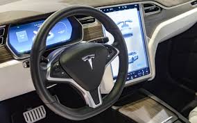 Tesla-Autopilot rettet